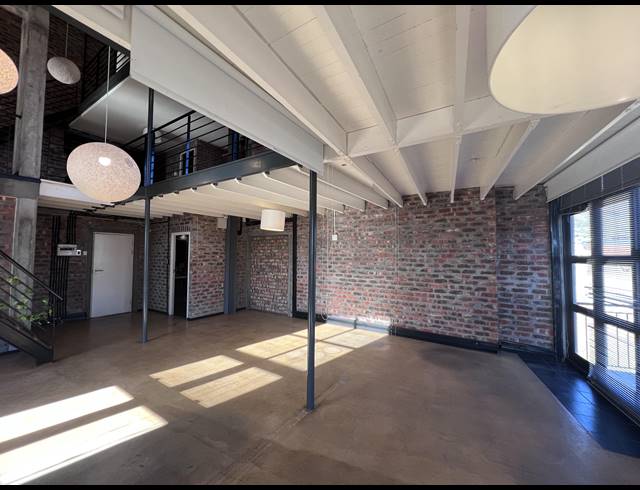 183M² OFFICE TO LET IN WOODSTOCK